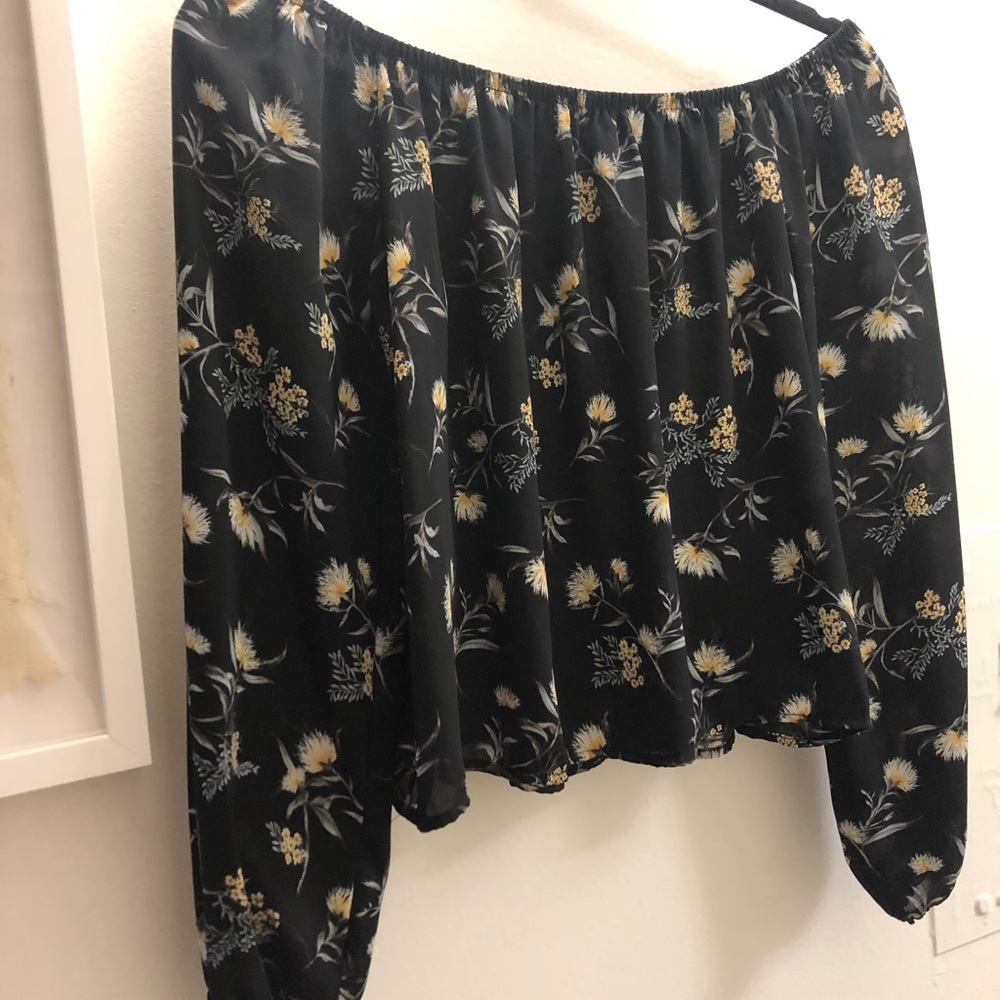 FLOWY CROP TOP